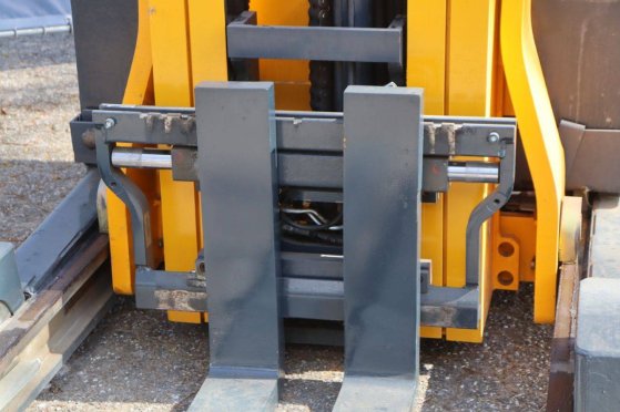 Jungheinrich ETV320 Electric Reach Truck 2000kg 8.42m ETV320 2 image 10