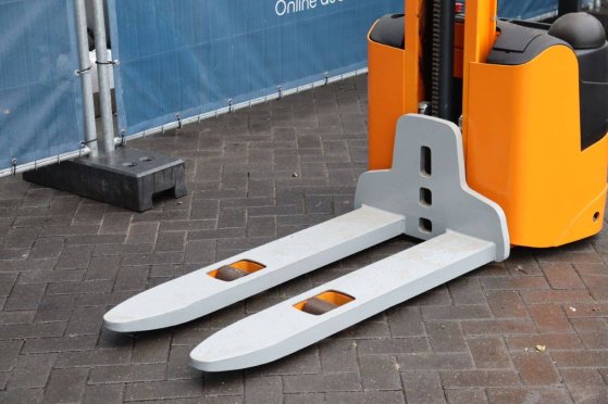 Still Electric Stacker 1000kg 1.86m 2 image 10