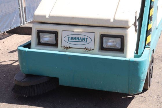 Sweeper Tennant 6400 Diesel 12kW 2002 TENNANT 6400 2002 2 image 10