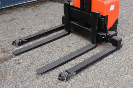 Stacker BT HWE100S Electric 1000kg 1.54m 2009 BT HWE100S 2009 2 image 10