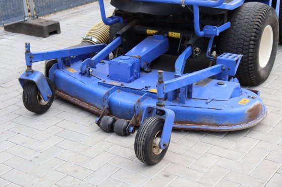 Iseki SF370FH Diesel Ride-on Mower Iseki SF370FH 2 image 10