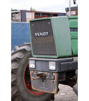 Tractor Fendt Favorit 612 LSA E Diesel 99kW 1984 Fendt Favorit 612 LSA E 1984 2 Tractor Units image 10