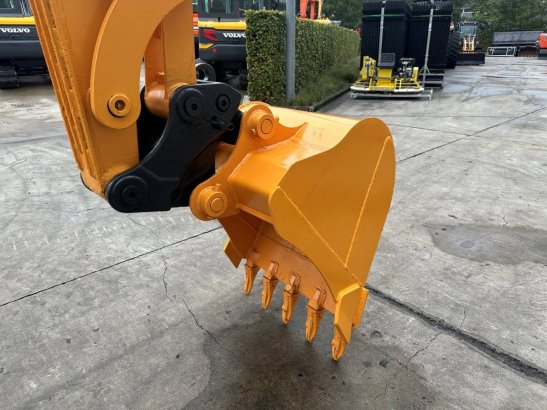 Midi excavator Hyundai R60VS Diesel 2017 R60VS 2017 2 Crawler Excavators image 25