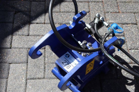 Rotary adapter tilt unit Cw05 with hydraulic quick coupler 2025 Onbekend 2 image 10