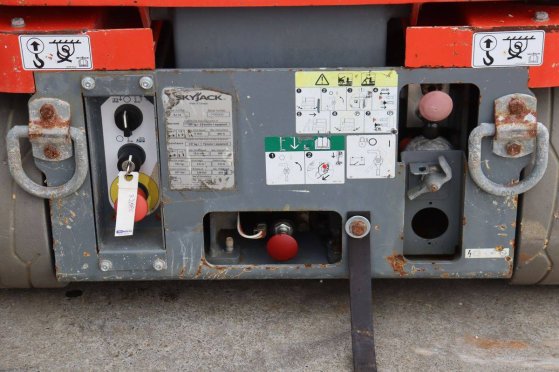 Skyjack SJ12 Electric Mast Lift 227kg 5.6m 2013 Skyjack SJ12 2013 2 image 10