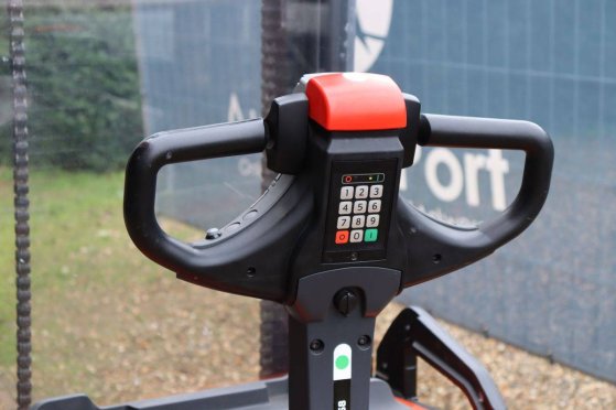 Toyota SWE200 Electric Stacker 2000kg 3.5m 2019 SWE200 2019 2 image 10