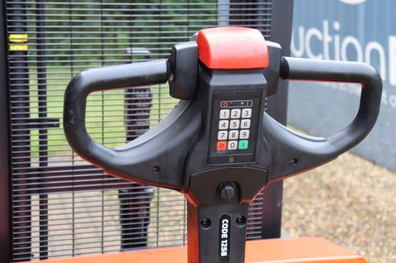 Stacker Toyota SWE120L Electric 1200kg 2.9m 2019 SWE120L 2019 2 image 10