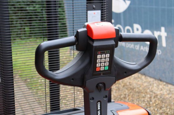 Stacker Toyota SWE120 Electric 1200kg 2.9m 2018 SWE120 2018 2 image 10
