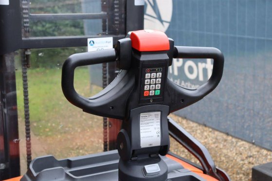 Toyota SPE200D Electric Stacker 2000kg 2.1m 2018 SPE200D 2018 2 image 10