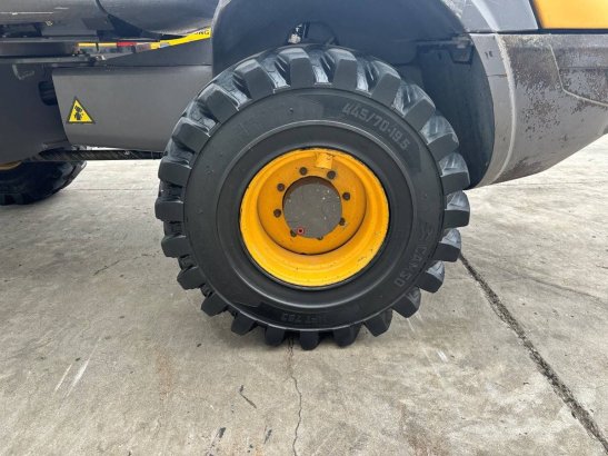 Tire crane Mecalac 12MTX Diesel 2016 Mecalac 12MTX 2016 2 Mobile Cranes image 10