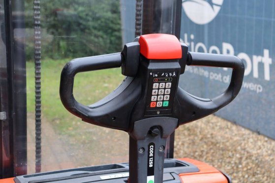 Toyota SWE140 Electric Stacker 1400kg 3.2m 2017 SWE140 2017 2 image 25