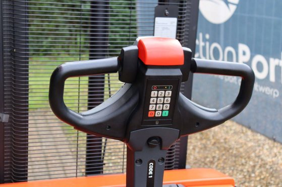 Stacker BT SWE120 Electric 1200kg 2.9m 2016 BT SWE120 2016 2 image 25
