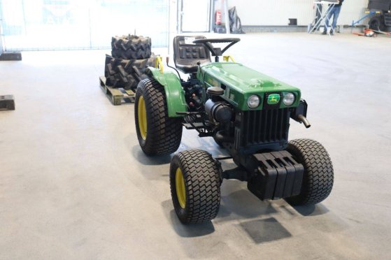 Compact John Deere B7000 Diesel Tractor with Extra Wheels John Deere B7000 2 image 11