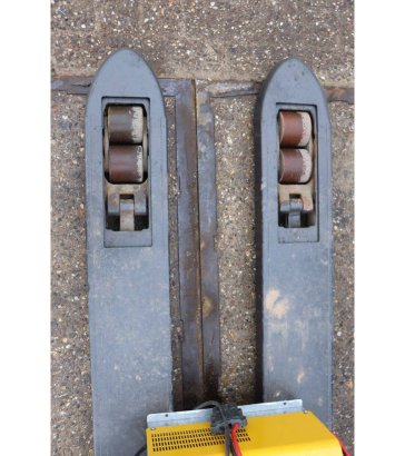 Stacker BT SWE200D Electric 2000kg 2015 BT SWE200D 2015 2 image 11