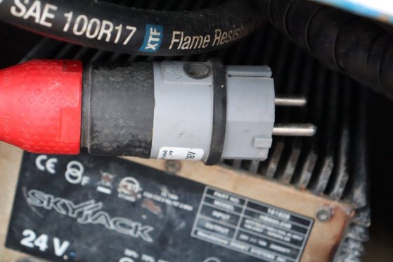 Skyjack SJ12 Electric Mast Lift 5.6m 2015 Skyjack SJ12 2015 2 image 11