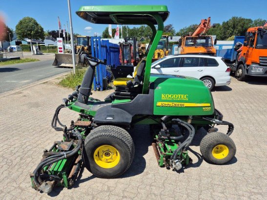 John Deere 8700 PC FM Diesel Ride-on Mower John Deere 8700 PC FM 2010 2 image 11