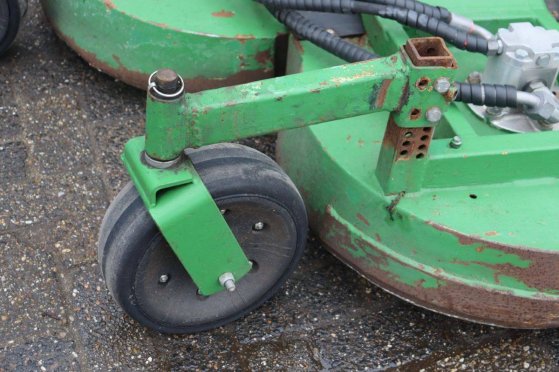 John Deere 1505 Diesel Ride-on Mower 2008 John Deere 1505 2008 2 image 11