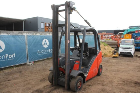 Heftruck Linde H25T LPG 2500kg 2013 H25T 2013 2 Rough Terrain Forklift image 11