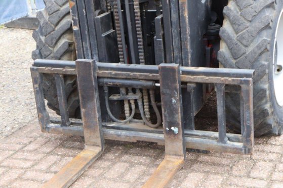 Rough-Terrain Forklift Manitou MH25-4 Diesel 2500kg 4.3m 2005 MH25-4 2005 2 Rough Terrain Forklift image 11