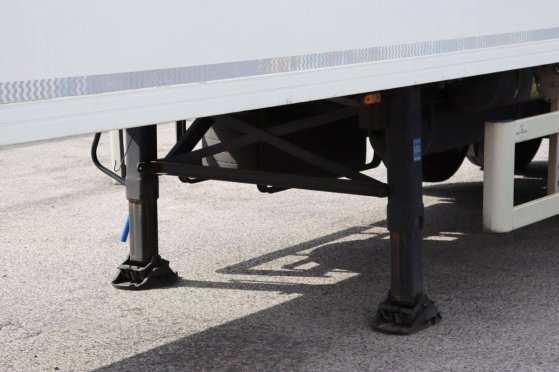 Closed Semi-Trailer Jumbo D0270SE 39500kg 2011 Jumbo D0270SE 2011 2 Box semi-trailers image 11
