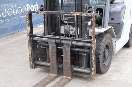 Forklift Unicarriers FHD25T5/YDN-F185 Diesel 2400kg 3.0m 2016 UniCarriers FHD25T5/YDN-F185 2016 2 Forklift image 11