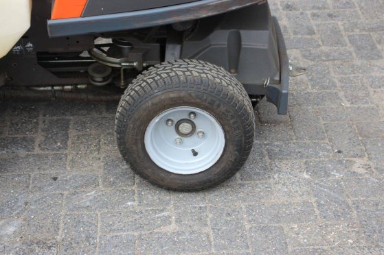 Husqvarna R 418Ts AWD Petrol Ride-on Mower (Margin) R 418Ts AWD 2014 2 image 26