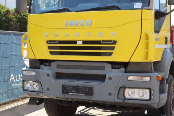 Crane truck Iveco Trakker 350 6x4 Diesel 2006 Trakker 350 6x4 HOOKLIFT + CRANE FASSI F120.22 (5/6 F) 2006 2 Crane trucks i...