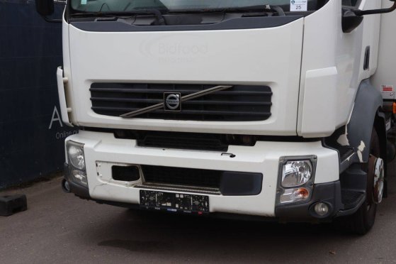 Box truck Volvo FL240 Refrigerated Diesel 2010 FL240 2010 2 image 11