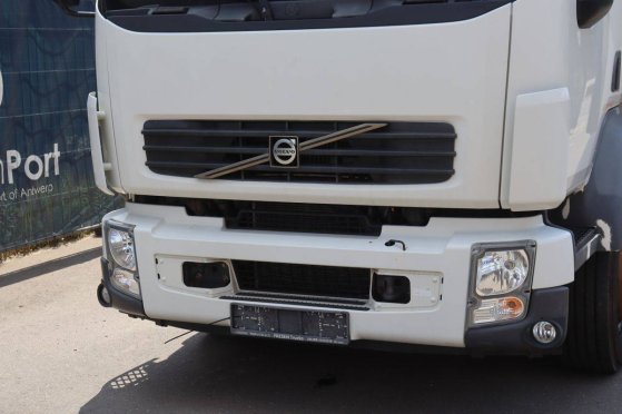 Box truck Volvo FL240 refrigerated Diesel 2012 FL240 frigo 2012 2 image 26