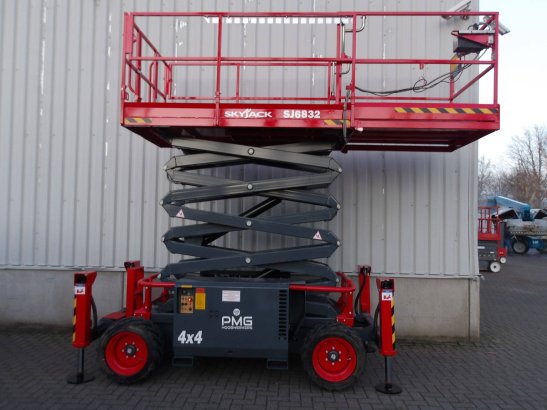 Skyjack SJ6832RT Diesel Scissor Lift 11.75m 2018 Skyjack SJ6832RT 2018 2 Scissor Lifts image 11