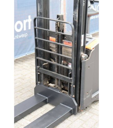 Stacker BT SWE140L Electric 1400kg 2.6m 2015 BT SWE140L 2015 2 image 11