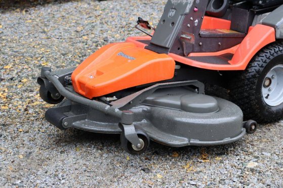 Husqvarna R422Ts AWD Petrol Ride-on Mower 2014 R422Ts AWD 2014 2 image 11