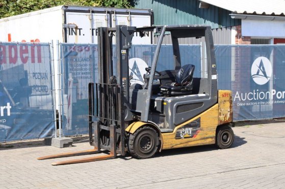 Caterpillar 2EP5000 Electric Forklift 2260kg 3.1m 2EP5000 2 Forklift image 11