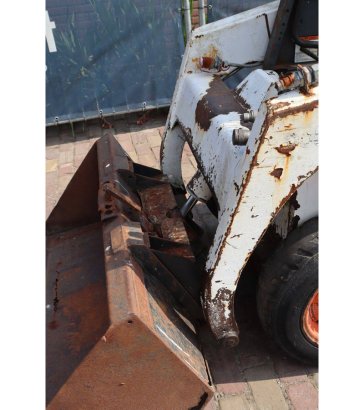 Skid steer loader Bobcat 443 Diesel 1992 (Margin) 443 1992 2 Wheel Loaders image 11