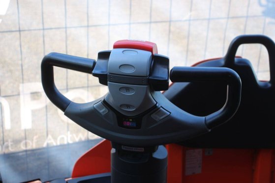 Toyota LPE250 Electric Pallet Truck 2500kg 2020 LPE250 2020 2 Pallet trucks image 11