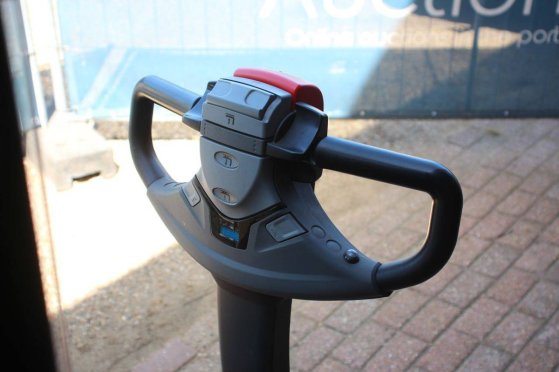 Stacker BT SWE140L Electric 1400kg 2.65m 2015 BT SWE140L 2015 2 image 11