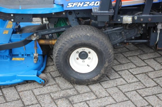 Ride-on mower Iseki SFH 240 High-discharge 4x4 Diesel 27hp 2015 Iseki SFH 240 Hooglosser 2015 2 image 11