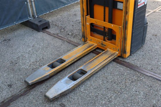 Stacker Jungheinrich EJC 110 Electric 1600kg 3.0m 2008 EJC 110 2008 2 image 11