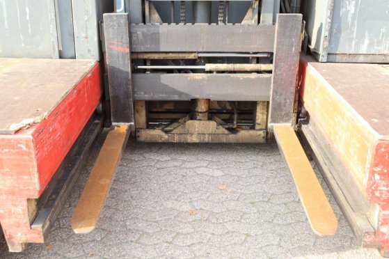 Side loader Battioni&Pagani HT5C Diesel 5000kg 4.5m 1997 B-P Battioni e Pagani HT5C 1997 2 Side loaders image 11