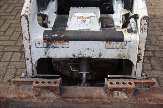 Skid steer loader Bobcat S70 Diesel 2014 S70 2014 2 Wheel Loaders image 11