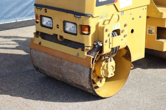 Tandem vibratory roller Caterpillar CB1.7 Diesel 18.4kW 2018 CB1.7 2018 2 image 11