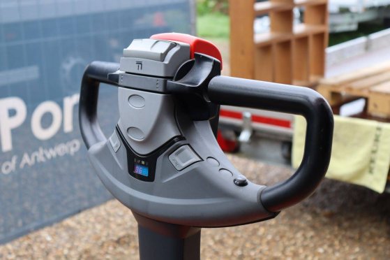 Toyota SWE200 Electric Stacker 2000kg 3.5m 2019 SWE200 2019 2 image 11