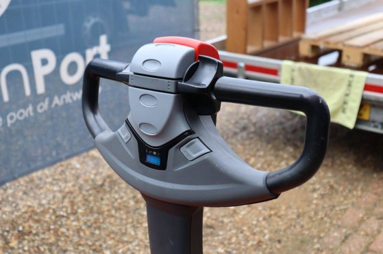 Toyota SWE140 Electric Stacker 1400kg 3.2m 2017 SWE140 2017 2 image 11