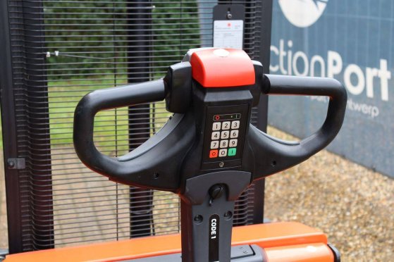 Stacker BT SWE120 Electric 1200kg 2.9m 2016 BT SWE120 2016 2 image 26