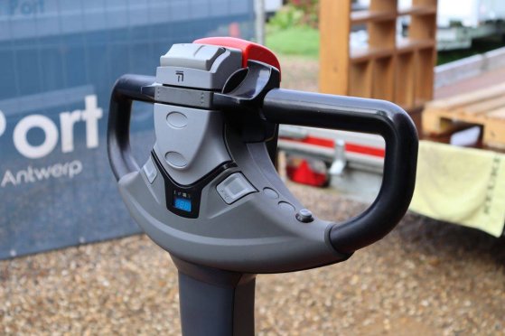 Toyota SWE200 Electric Stacker 2000kg 3.1m 2019 SWE200 2019 2 image 26