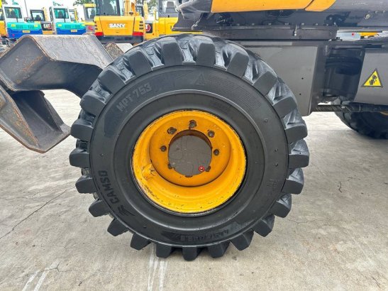 Tire crane Mecalac 12MTX Diesel 2016 Mecalac 12MTX 2016 2 Mobile Cranes image 26