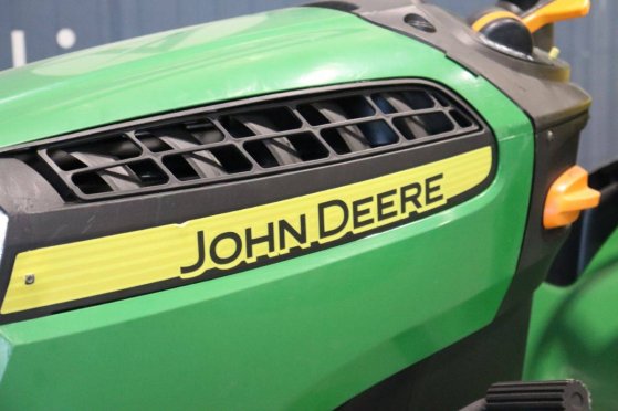 John Deere X135R Petrol Ride-on Mower 2016 John Deere X135R 2016 2 image 12