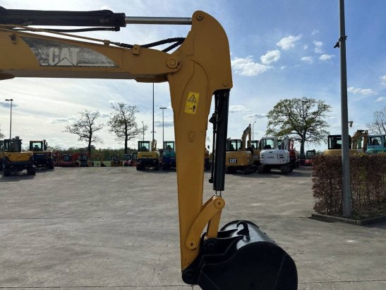 Midi excavator Caterpillar 305.5 Diesel 2013 305.5 2013 2 image 12