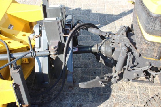 Mini tractor Kubota STV40 Diesel 2006 with sweeping brush Version STV40 2006 2 image 12