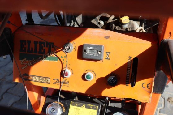 Wood Chipper Eliet Superprof 2000 Petrol 18hp 2012 Eliet Superprof 2000 2012 2 image 12